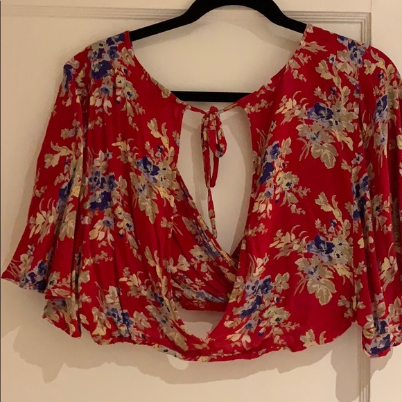 Red Flutter Crop - Picture 2 of 2